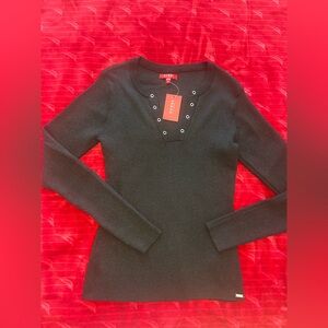 GUESS Black Ribbed Long-Sleeve Top with Grommet V-Neck metaluc
